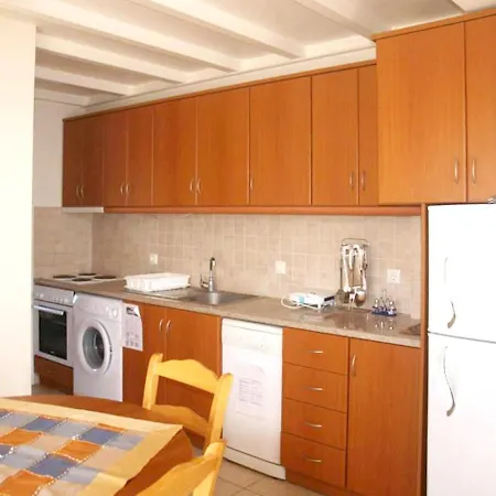 Appartement 3 Bedrooms At Kiato 100 M Away From The Beach With Sea View Jacuzzi And Enclosed Garden *