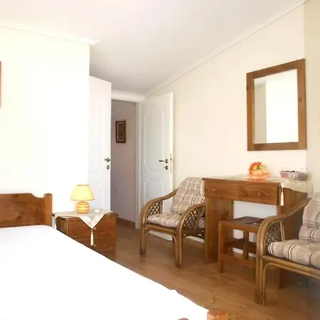 Διαμέρισμα 3 Bedrooms At Kiato 100 M Away From The Beach With Sea View Jacuzzi And Enclosed Garden Νεράντζα
