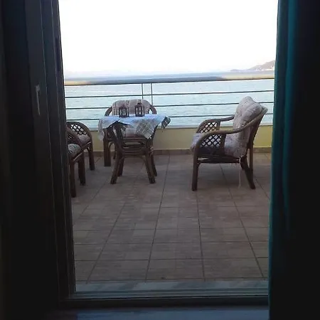 3 Bedrooms At Kiato 100 M Away From The Beach With Sea View Jacuzzi And Enclosed Garden Διαμέρισμα *