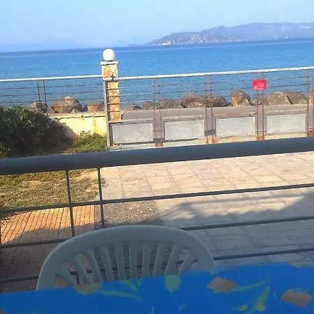 3 Bedrooms At Kiato 100 M Away From The Beach With Sea View Jacuzzi And Enclosed Garden Διαμέρισμα *