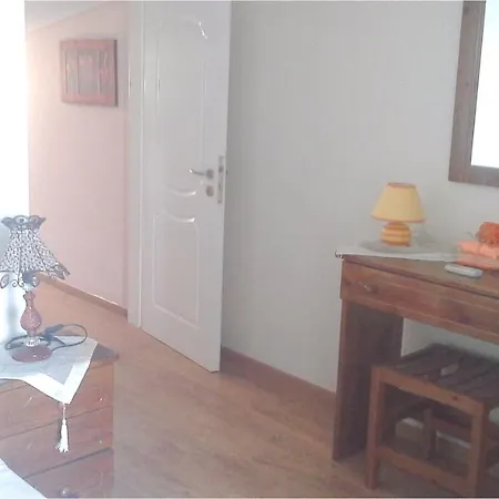 3 Bedrooms At Kiato 100 M Away From The Beach With Sea View Jacuzzi And Enclosed Garden *