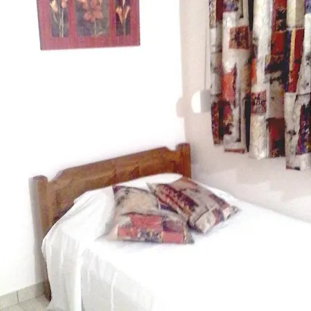 3 Bedrooms At Kiato 100 M Away From The Beach With Sea View Jacuzzi And Enclosed Garden *