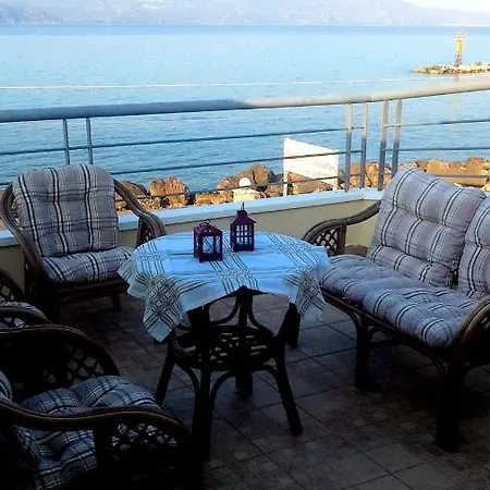 3 Bedrooms At Kiato 100 M Away From The Beach With Sea View Jacuzzi And Enclosed Garden Νεράντζα
